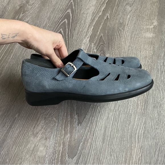 Munro Mary Jane Shoes - Picture 2 of 3